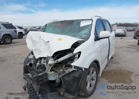 2020 Toyota Sienna Le z USA, uszkodzony, nr VIN 5TDKZ3DC9LS070456